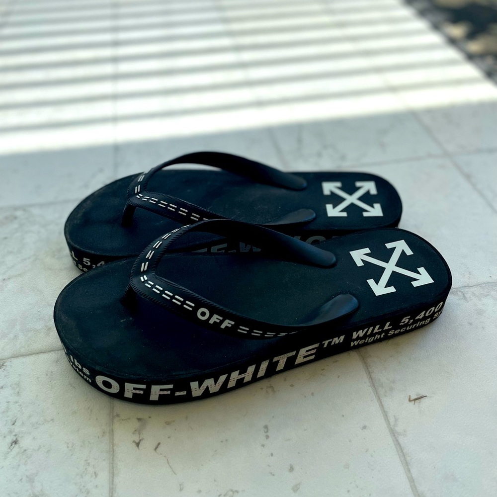 OFF-WHITE flip flops